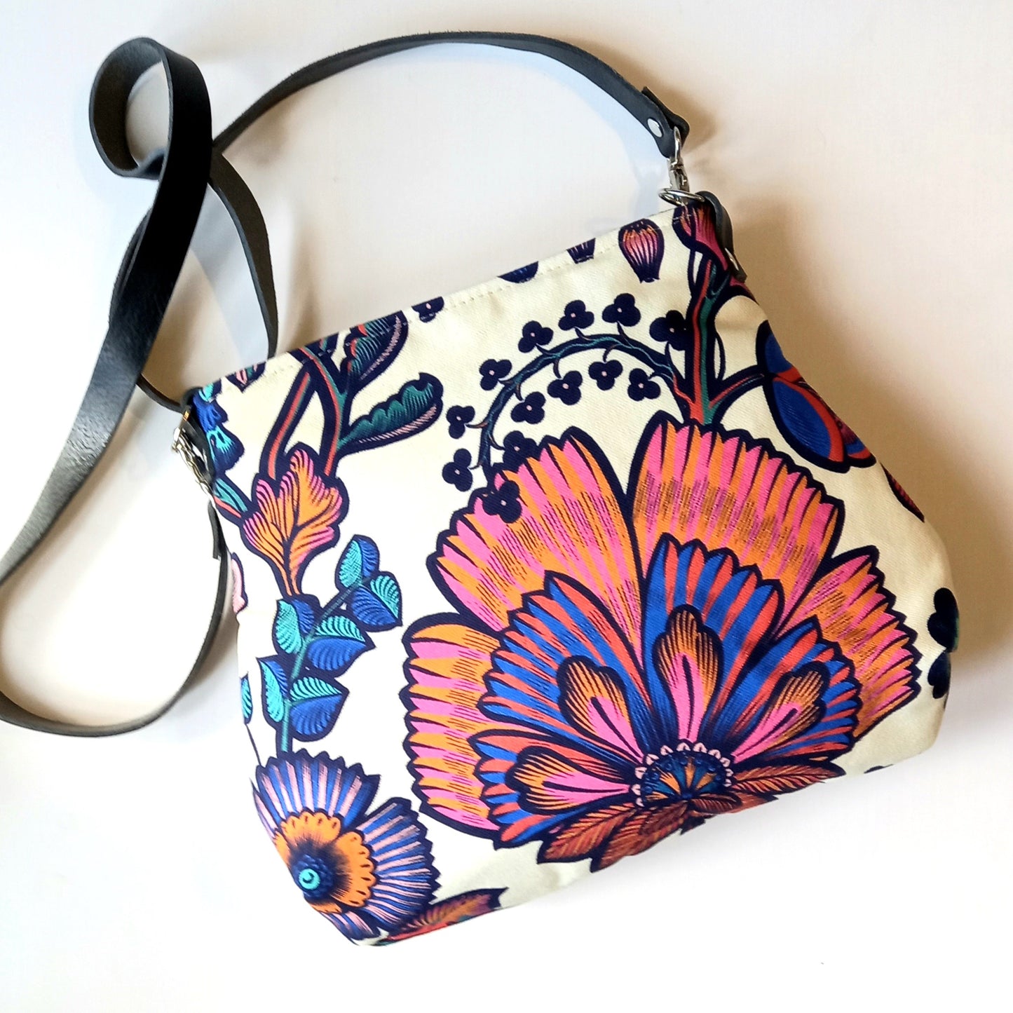 Sac Poire blanc fleurs indiennes