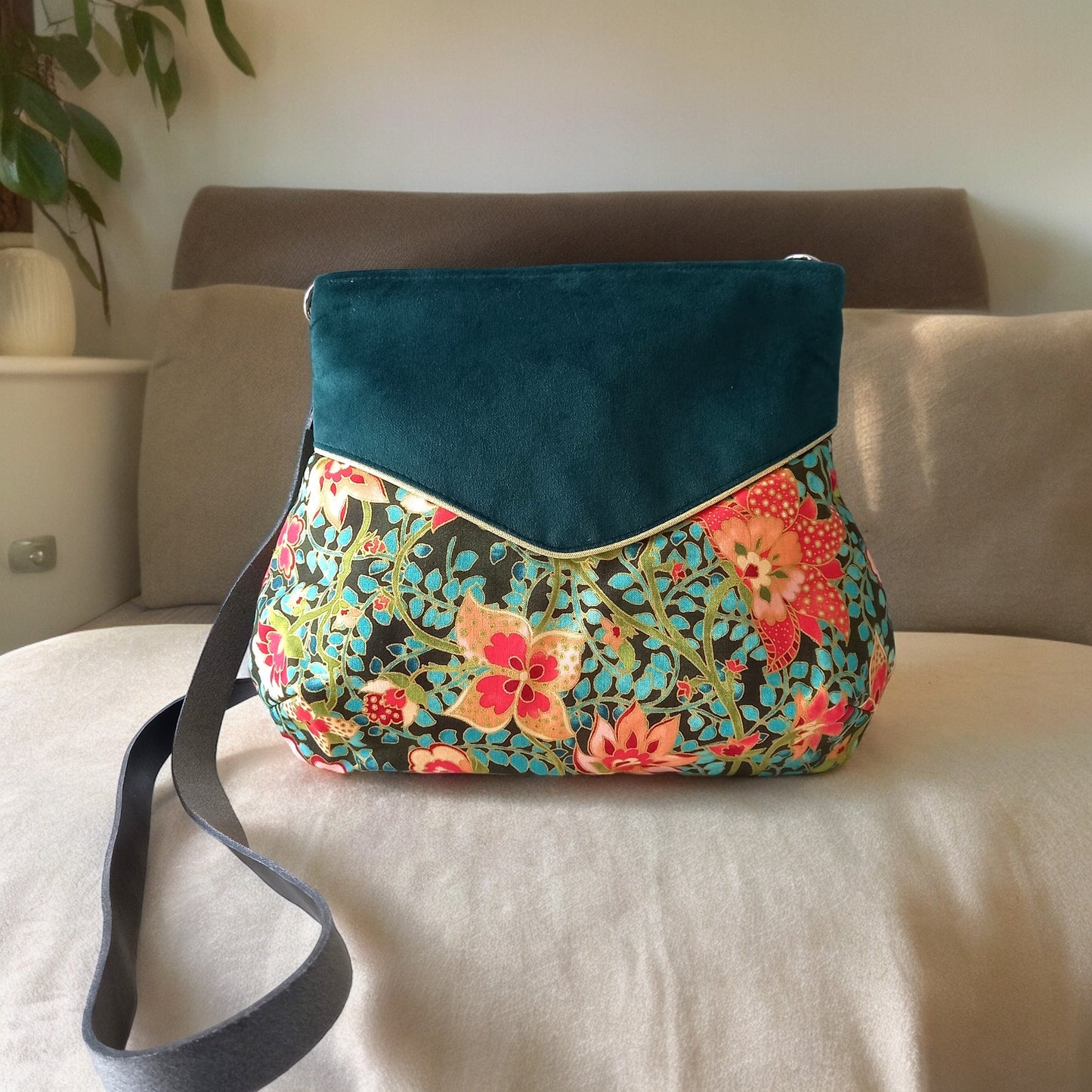 Sac Poire velours vert et fleurs japonaises