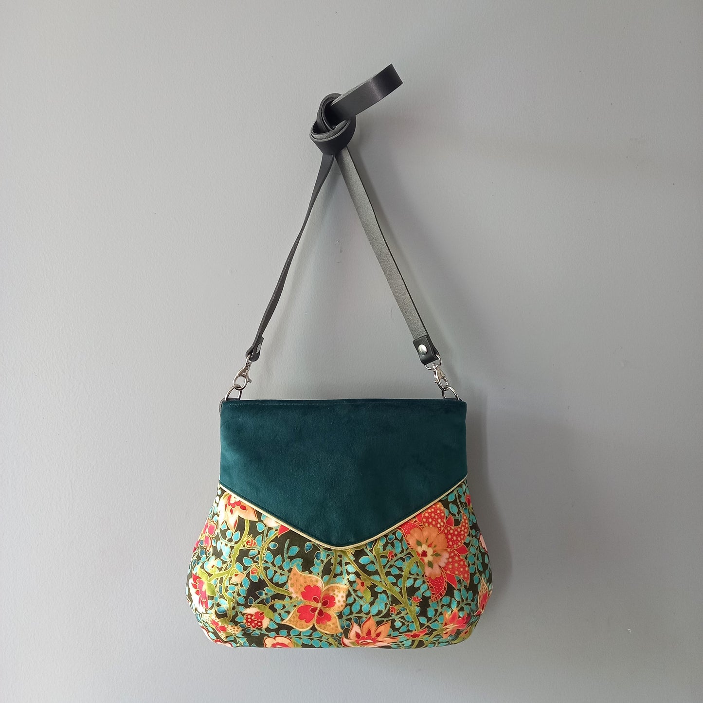 Sac Poire velours vert et fleurs japonaises